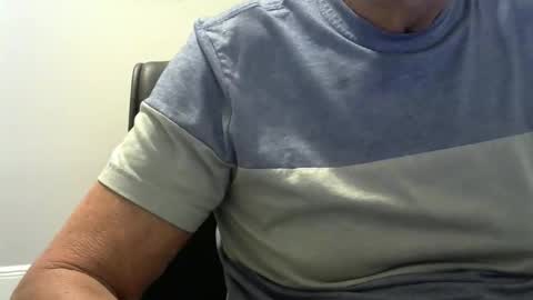 Snapshot of ossibottom chatting on November 2025 01:55:01 AM Ossi online show from November 2025 01:55:01 AM