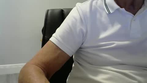 Snapshot of ossibottom chatting on November 2025 09:47:02 PM Ossi online show from November 2025 09:47:02 PM