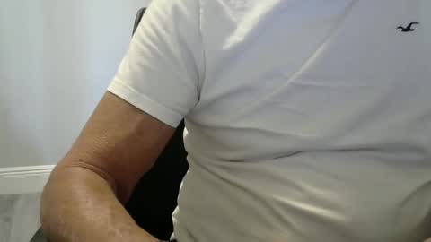 Snapshot of ossibottom chatting on November 2025 08:19:01 PM Ossi online show from November 2025 08:19:01 PM