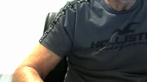 Snapshot of ossibottom chatting on November 2025 12:02:01 AM Ossi online show from November 2025 12:02:01 AM