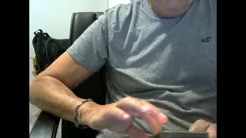 Snapshot of ossibottom chatting on December 2025 11:35:01 PM Ossi online show from December 2025 11:35:01 PM