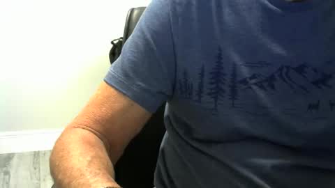 Snapshot of ossibottom chatting on December 2025 12:04:01 AM Ossi online show from December 2025 12:04:01 AM