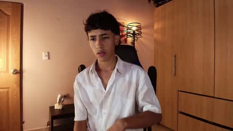 Snapshot of ostin_18hot chatting on January 2025 02:04:01 AM ostin 18hot online show from January 2025 02:04:01 AM