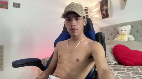 Snapshot of ostin_18hot chatting on November 2025 05:40:01 AM ostin 18hot online show from November 2025 05:40:01 AM