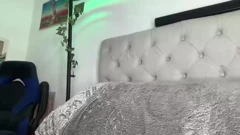 ostin 18hot online show from May 2026 05:01:02 AM