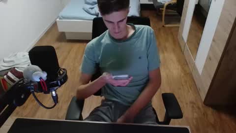 Snapshot of overkneebabe chatting on December 2025 09:52:02 PM OverkneeBabe online show from December 2025 09:52:02 PM