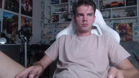 Snapshot of oxmikexo chatting on September 2025 10:48:02 AM Mike online show from September 2025 10:48:02 AM