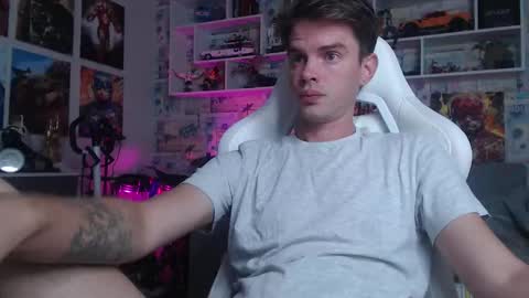 Snapshot of oxmikexo chatting on September 2025 11:55:02 AM Mike online show from September 2025 11:55:02 AM