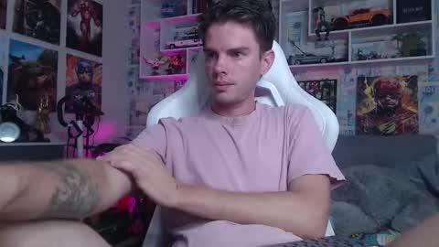 Snapshot of oxmikexo chatting on September 2025 09:55:02 AM Mike online show from September 2025 09:55:02 AM