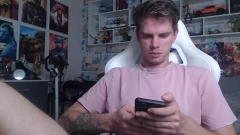 Snapshot of oxmikexo chatting on September 2025 11:58:01 AM Mike online show from September 2025 11:58:01 AM