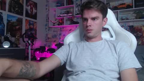 Snapshot of oxmikexo chatting on September 2025 12:10:01 PM Mike online show from September 2025 12:10:01 PM