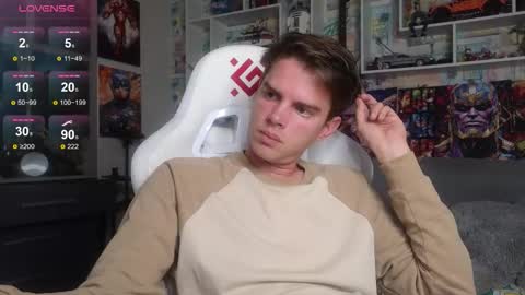 Snapshot of oxmikexo chatting on October 2025 01:09:02 PM Mike online show from October 2025 01:09:02 PM