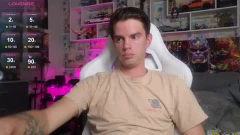 Snapshot of oxmikexo chatting on October 2025 12:15:02 PM Mike online show from October 2025 12:15:02 PM