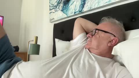 Snapshot of ozhairybearxxxx chatting on December 2024 06:52:01 AM ozhairybearxxxx online show from December 2024 06:52:01 AM