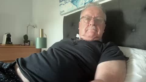 Snapshot of ozhairybearxxxx chatting on December 2024 07:25:02 PM ozhairybearxxxx online show from December 2024 07:25:02 PM