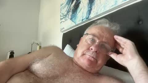 Snapshot of ozhairybearxxxx chatting on December 2024 03:43:01 AM ozhairybearxxxx online show from December 2024 03:43:01 AM