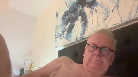 Snapshot of ozhairybearxxxx chatting on December 2024 11:28:01 AM ozhairybearxxxx online show from December 2024 11:28:01 AM
