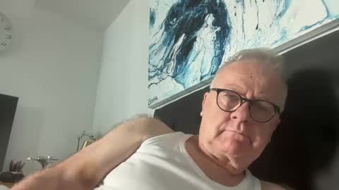 Snapshot of ozhairybearxxxx chatting on December 2024 10:41:02 PM ozhairybearxxxx online show from December 2024 10:41:02 PM