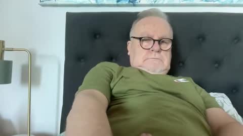 Snapshot of ozhairybearxxxx chatting on November 2025 11:15:01 PM ozhairybearxxxx online show from November 2025 11:15:01 PM