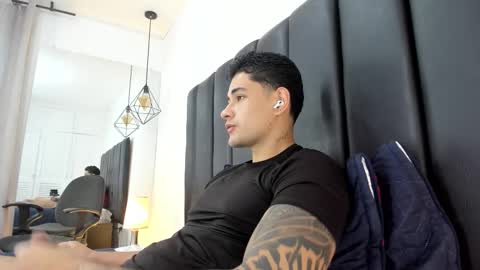 Javi    online show from February 2026 01:05:02 PM