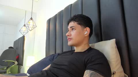 Javi    online show from February 2026 01:25:01 PM