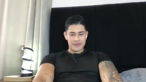 Snapshot of pablo_boston chatting on April 2026 08:55:02 PM Javi online show from April 2026 08:55:02 PM