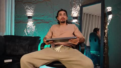 Snapshot of pablo_russoo chatting on February 2026 03:07:01 AM pablo online show from February 2026 03:07:01 AM