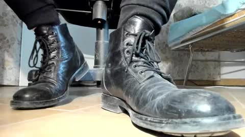 Pablo Meness online show from November 2025 02:48:02 PM