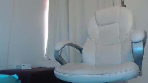 Snapshot of paiper_halliwey_ chatting on October 2025 01:43:02 PM paiper online show from October 2025 01:43:02 PM