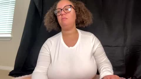 Snapshot of paisleehaze chatting on January 2025 04:54:02 PM Paislee Haze online show from January 2025 04:54:02 PM