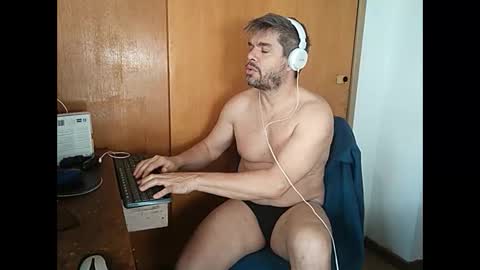 Snapshot of panchomadrid chatting on September 2025 11:37:01 AM Pancho Madrid online show from September 2025 11:37:01 AM