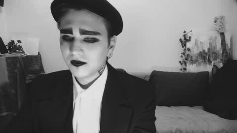 In bio online show from September 2025 02:27:02 AM