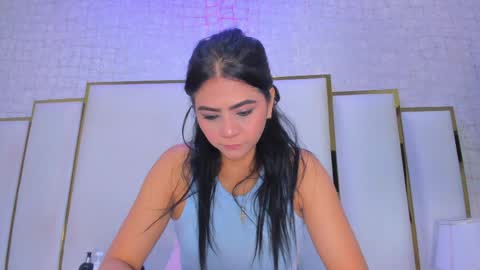 Paola  online show from April 2026 11:15:01 AM