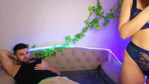 Snapshot of paradisepleasure_ chatting on January 2025 02:43:01 AM Allie  Alex Thumbs up if you like us online show from January 2025 02:43:01 AM