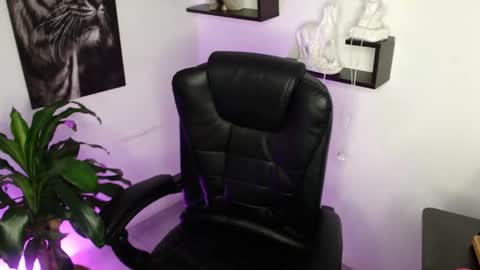 Paris D angelo online show from February 2026 06:06:02 PM