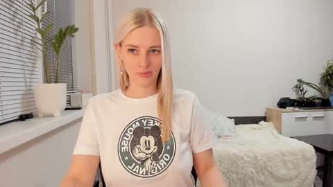 Snapshot of paris_hilt_on chatting on February 2025 01:25:02 PM Sasha online show from February 2025 01:25:02 PM