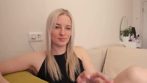 Snapshot of paris_hilt_on chatting on September 2025 03:42:02 AM Sasha online show from September 2025 03:42:02 AM