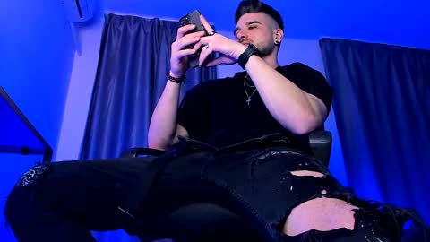 Snapshot of paris_lock chatting on January 2025 01:30:01 AM Paris online show from January 2025 01:30:01 AM