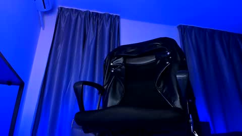 Snapshot of paris_lock chatting on January 2025 09:47:02 PM Paris online show from January 2025 09:47:02 PM