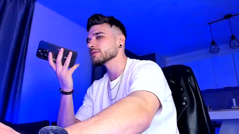 Snapshot of paris_lock chatting on January 2025 08:33:01 PM Paris online show from January 2025 08:33:01 PM