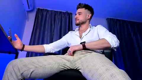 Snapshot of paris_lock chatting on February 2025 06:26:01 PM Paris online show from February 2025 06:26:01 PM