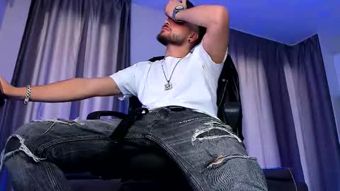 Snapshot of paris_lock chatting on October 2025 10:57:01 AM Paris online show from October 2025 10:57:01 AM