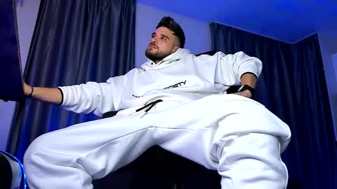 Snapshot of paris_lock chatting on October 2025 07:33:02 PM Paris online show from October 2025 07:33:02 PM