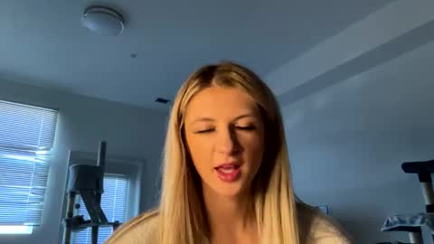 parisbaby2000 online show from March 2025 08:32:02 PM