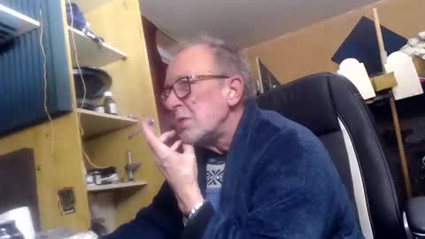 Snapshot of pascal88881 chatting on December 2024 08:20:01 AM pascal88881 online show from December 2024 08:20:01 AM