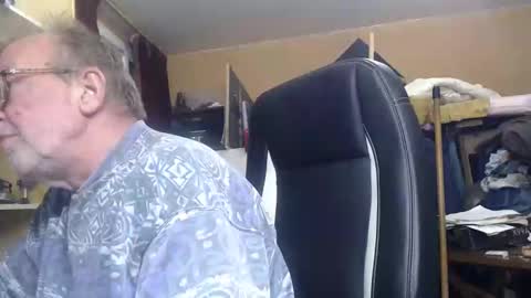 Snapshot of pascal88881 chatting on December 2024 07:10:01 PM pascal88881 online show from December 2024 07:10:01 PM