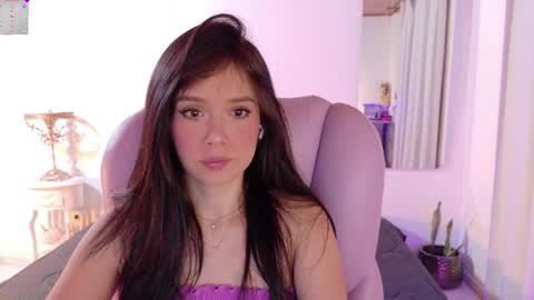 Sofa online show from April 2026 04:32:01 AM