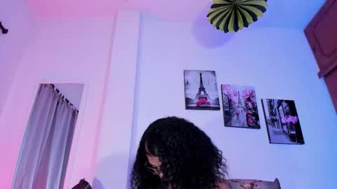 Pau online show from December 2025 01:18:02 PM