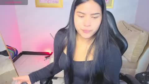 Snapshot of paulette_v chatting on April 2026 01:15:01 PM Live 800am 200pm COLOMBIAN HOUR online show from April 2026 01:15:01 PM