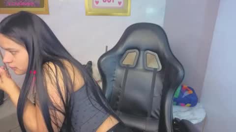 Snapshot of paulette_v chatting on May 2026 01:07:01 PM Live 800am 200pm COLOMBIAN HOUR online show from May 2026 01:07:01 PM